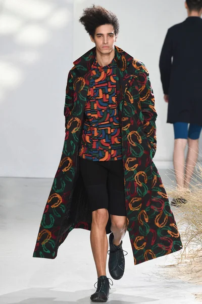 Look 18